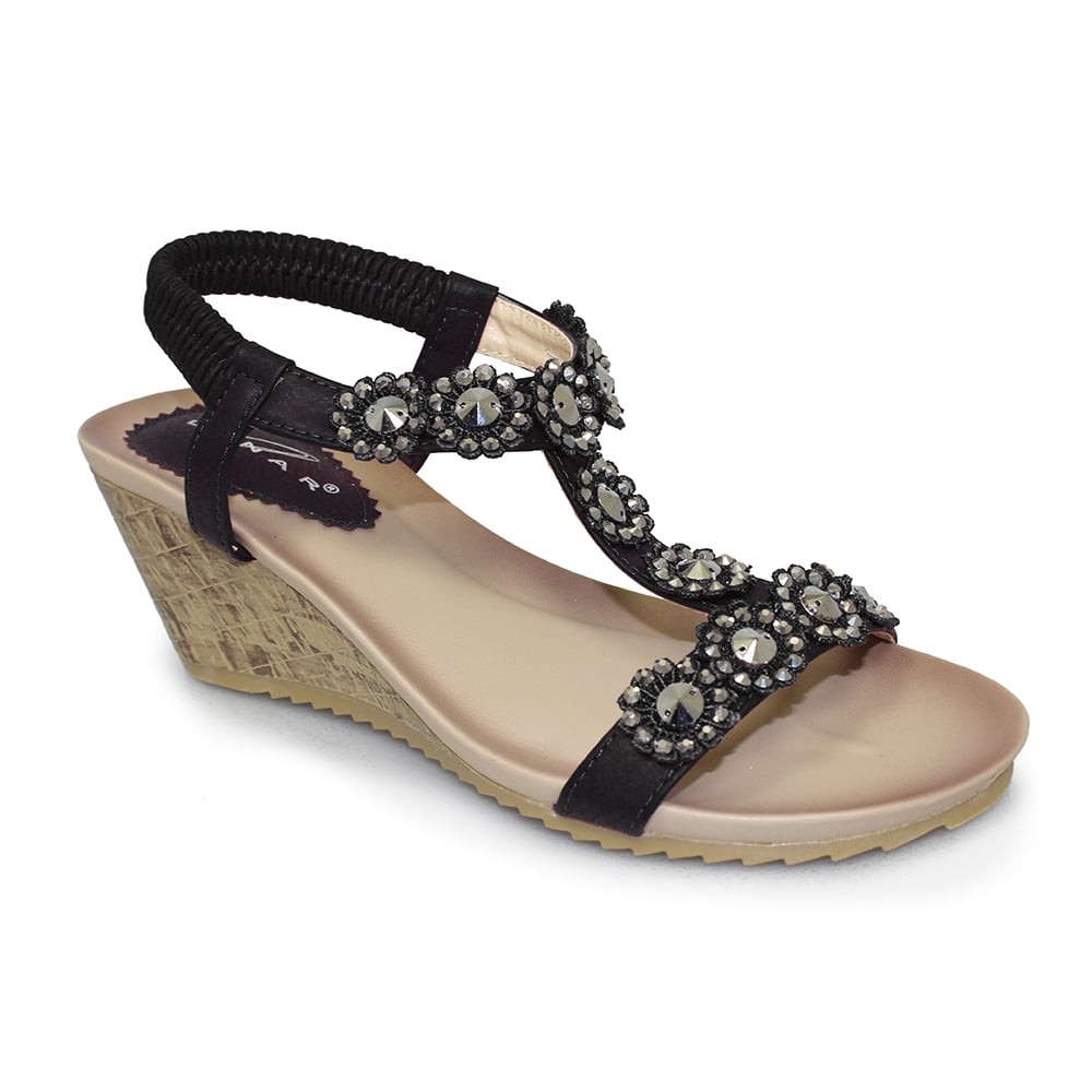3 ways to wear sandals