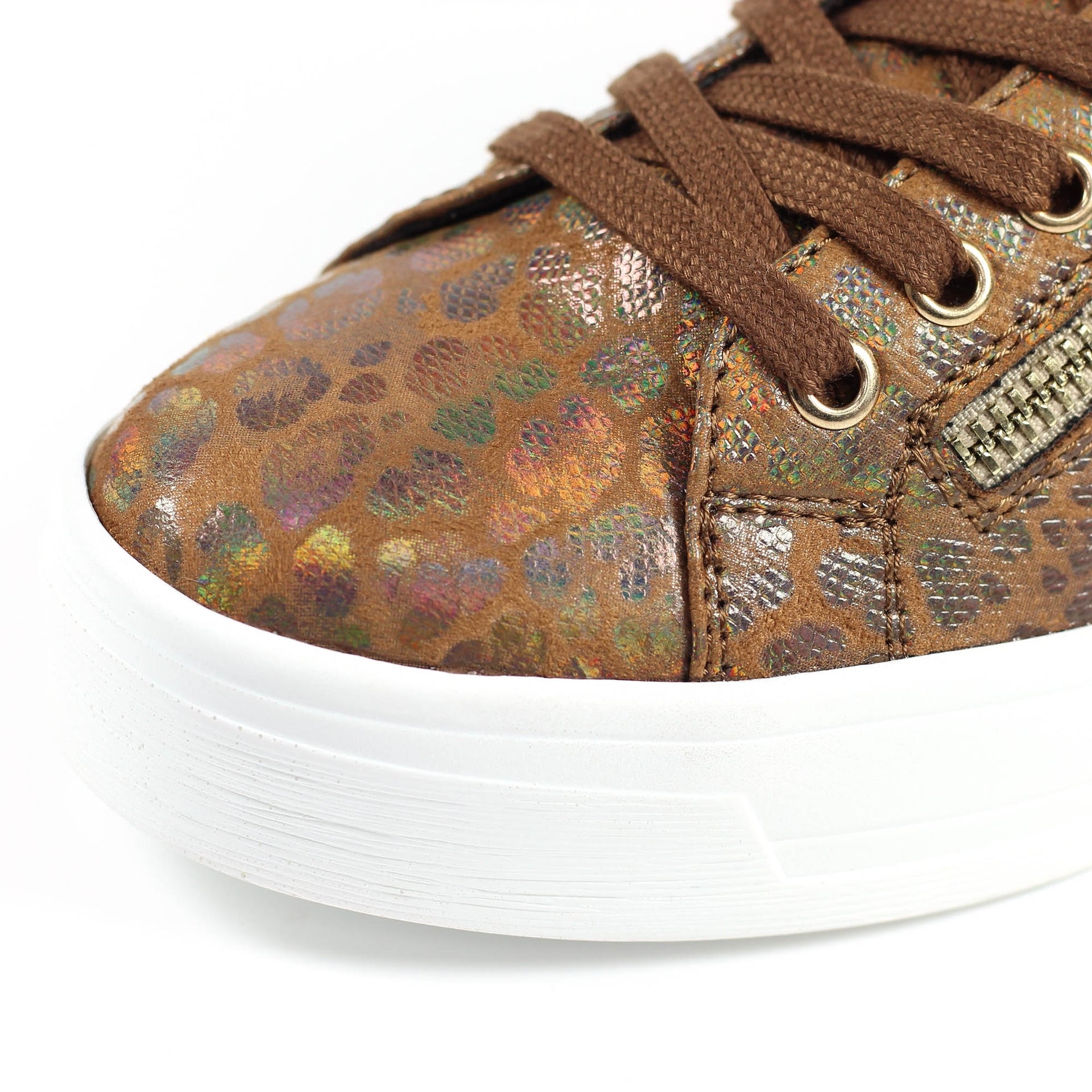 Charm Bronze Trainer