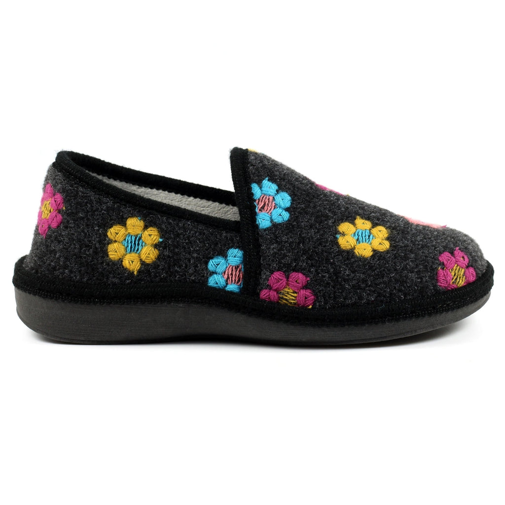 Sepal Black Slipper