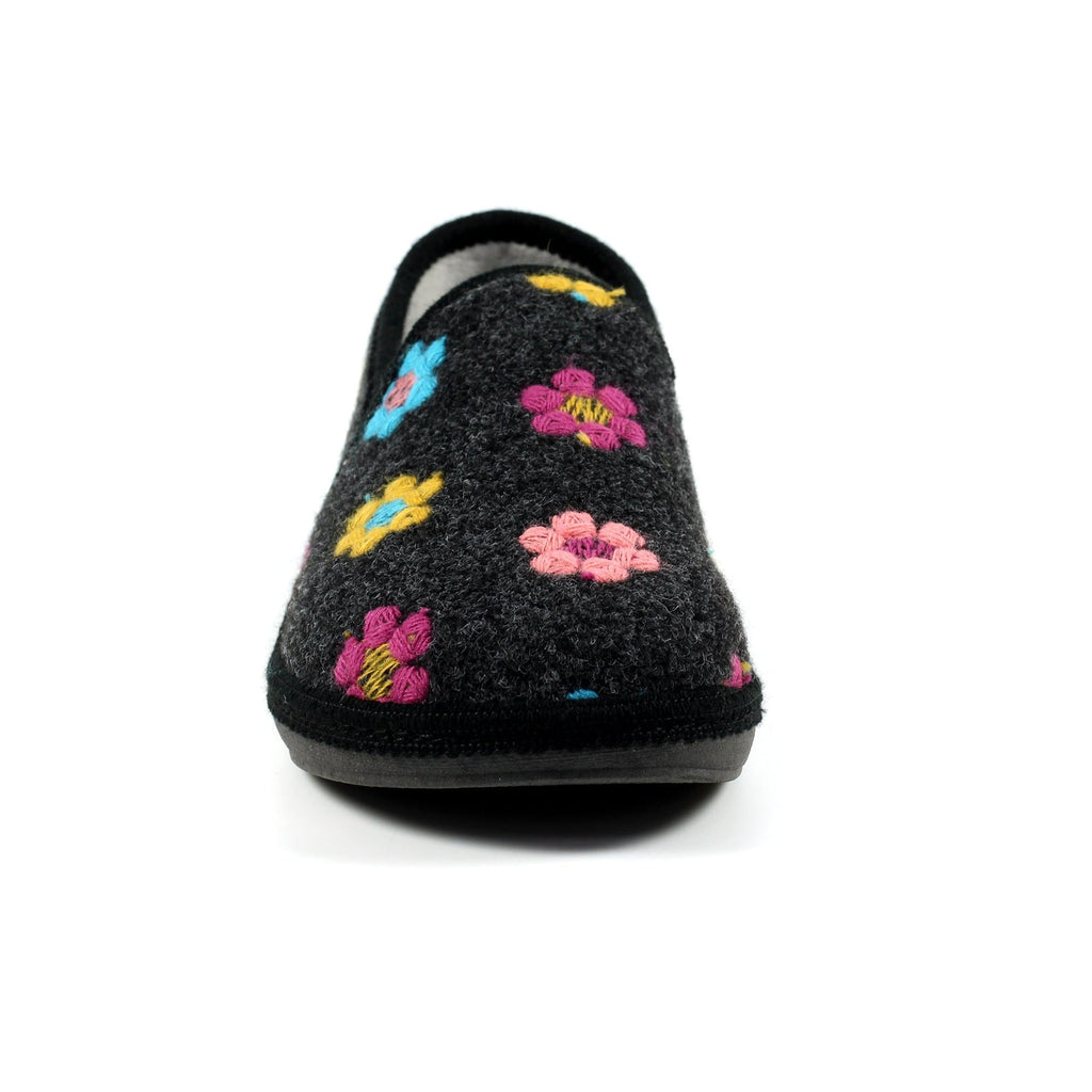 Sepal Black Slipper