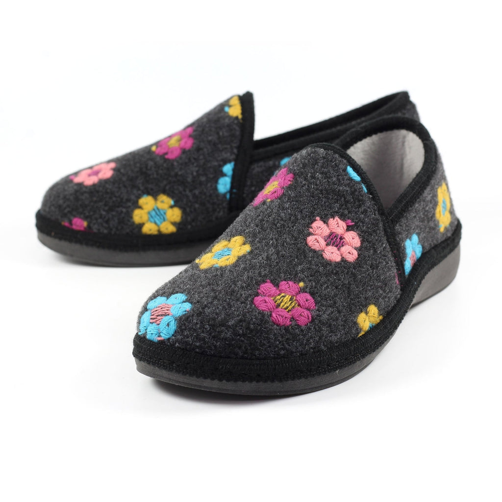 Sepal Black Slipper