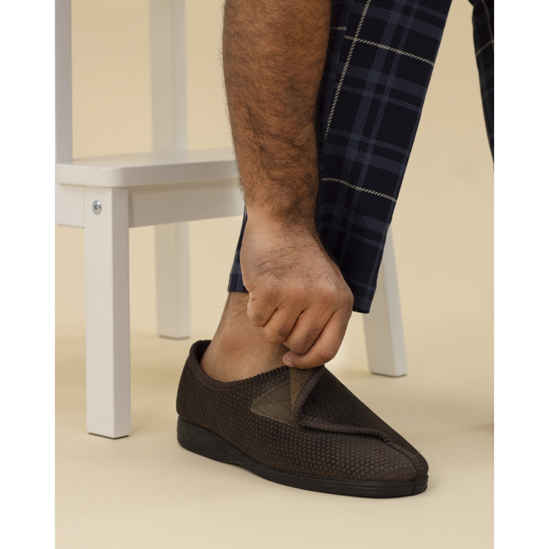 Columbus III Brown One Touch Slipper