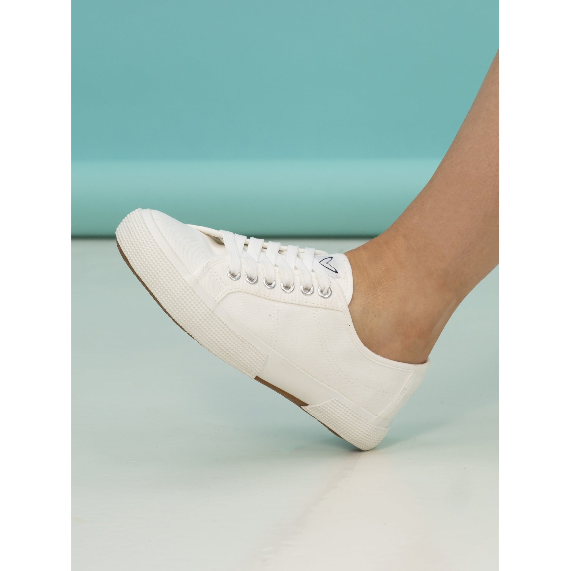 Naomi White Trainer