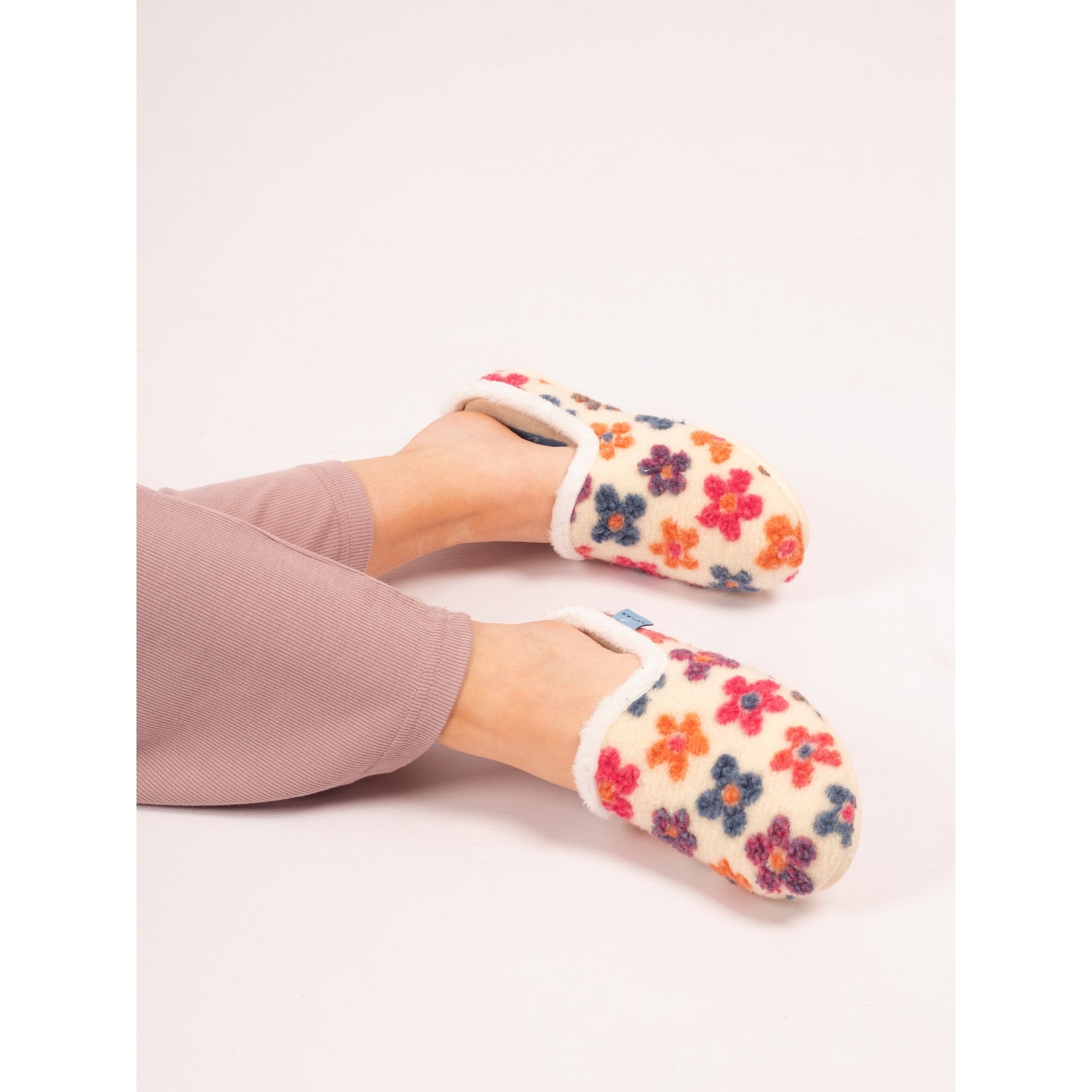 Dolly White Slipper