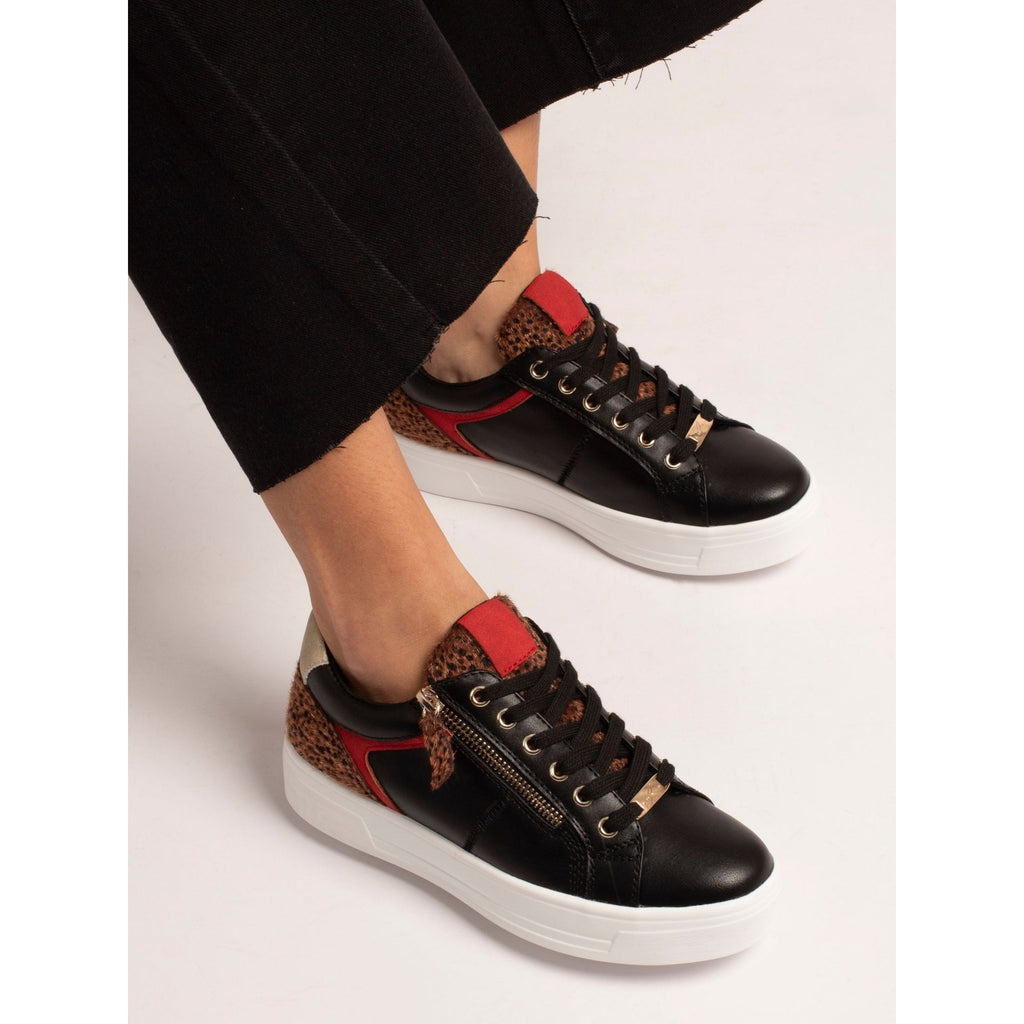 Presley Black Trainer