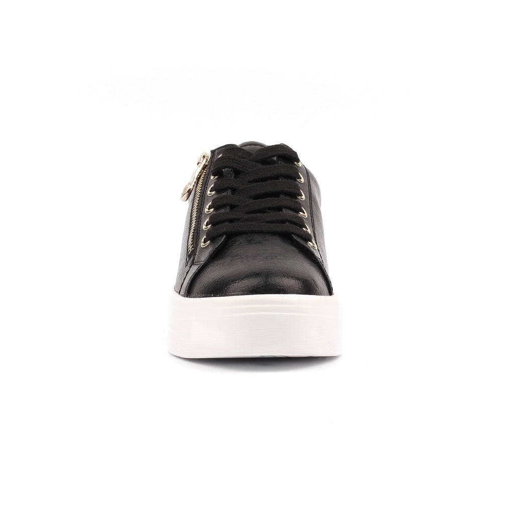 Charm II Black Trainer