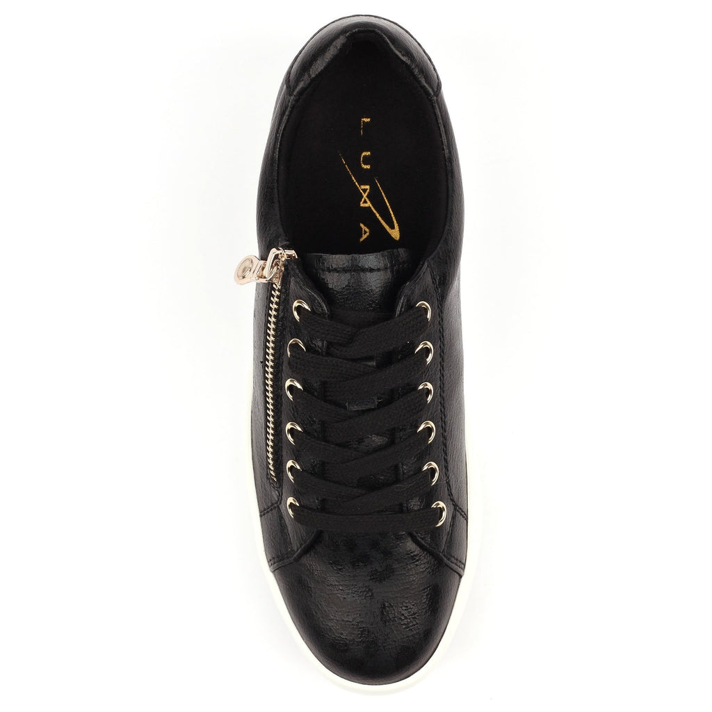 Charm II Black Trainer