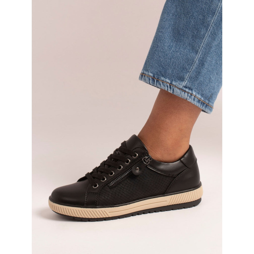 Shaka Black Trainer
