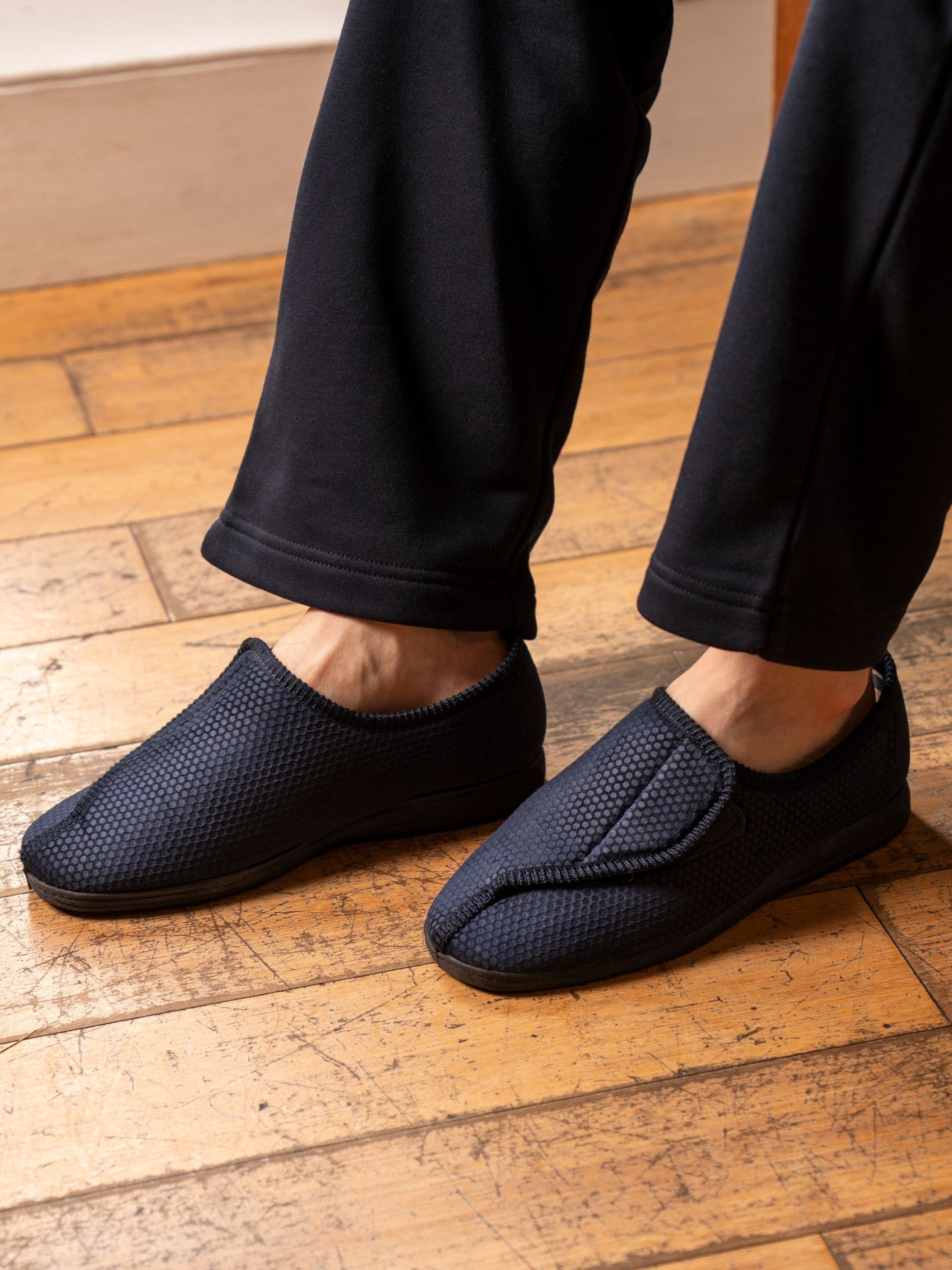 Columbus III Navy One Touch Slipper